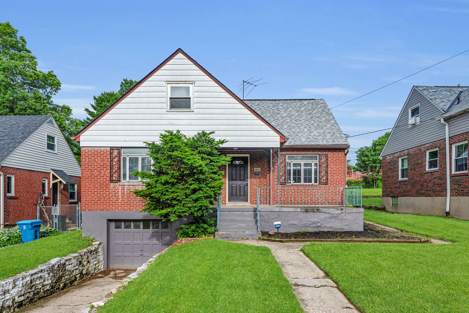 Cincinnati House: 3393 Robb Ave.
