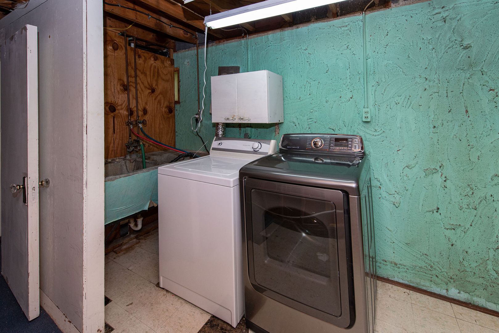 Laundry room at COST- EDGEBROOK 3627
