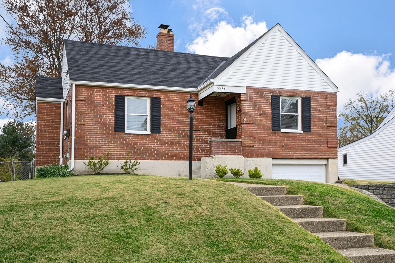 Cincinnati House: 5586 Clearview Ave.