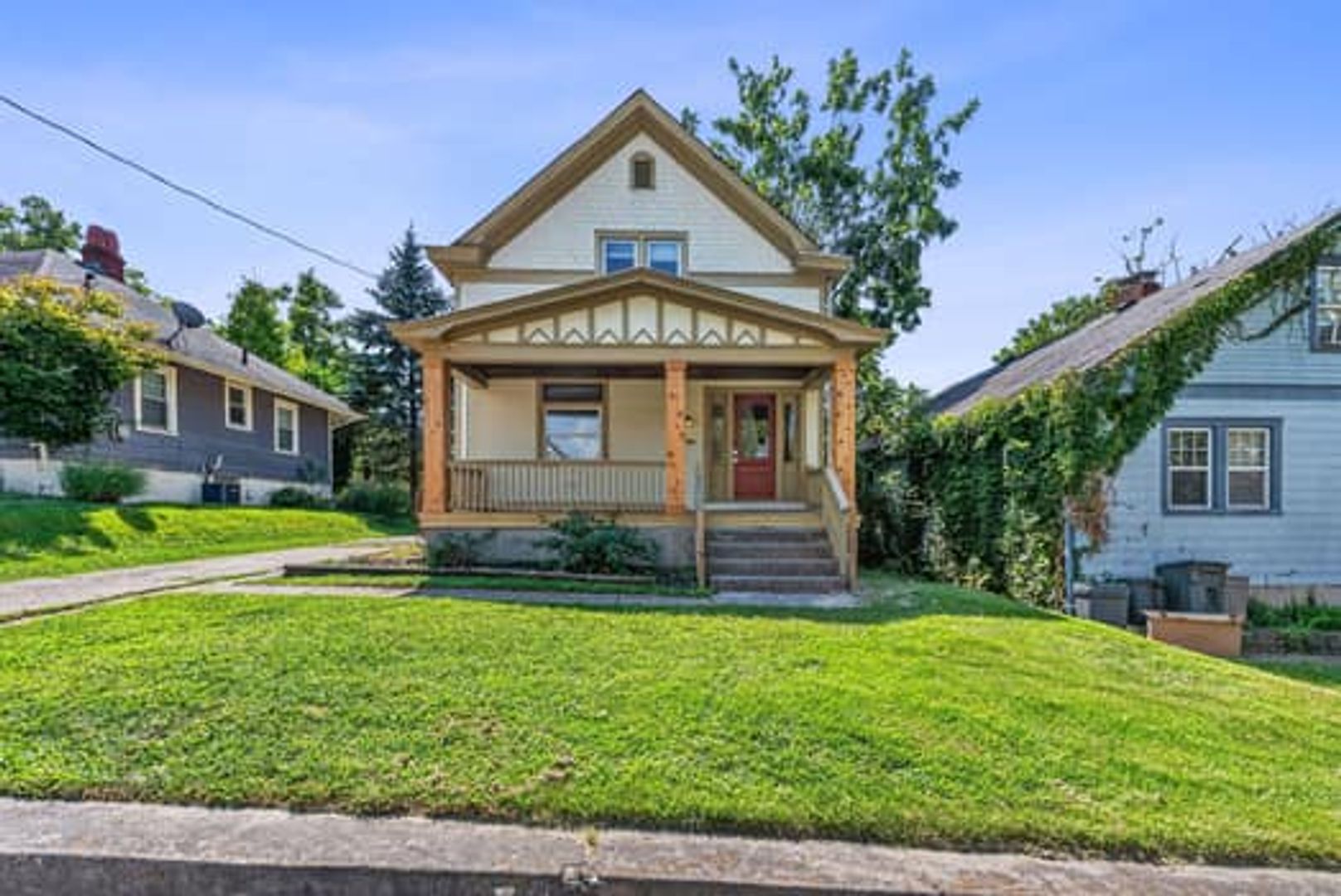 PHC- ST. MARTINS PL. 3819 2 of 12
