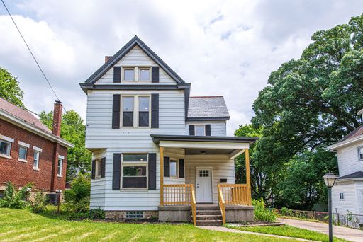 Cheviot: FULLY Renovated 5 bed, 2 bath, 2 car Garage and Driveway! – photo 1