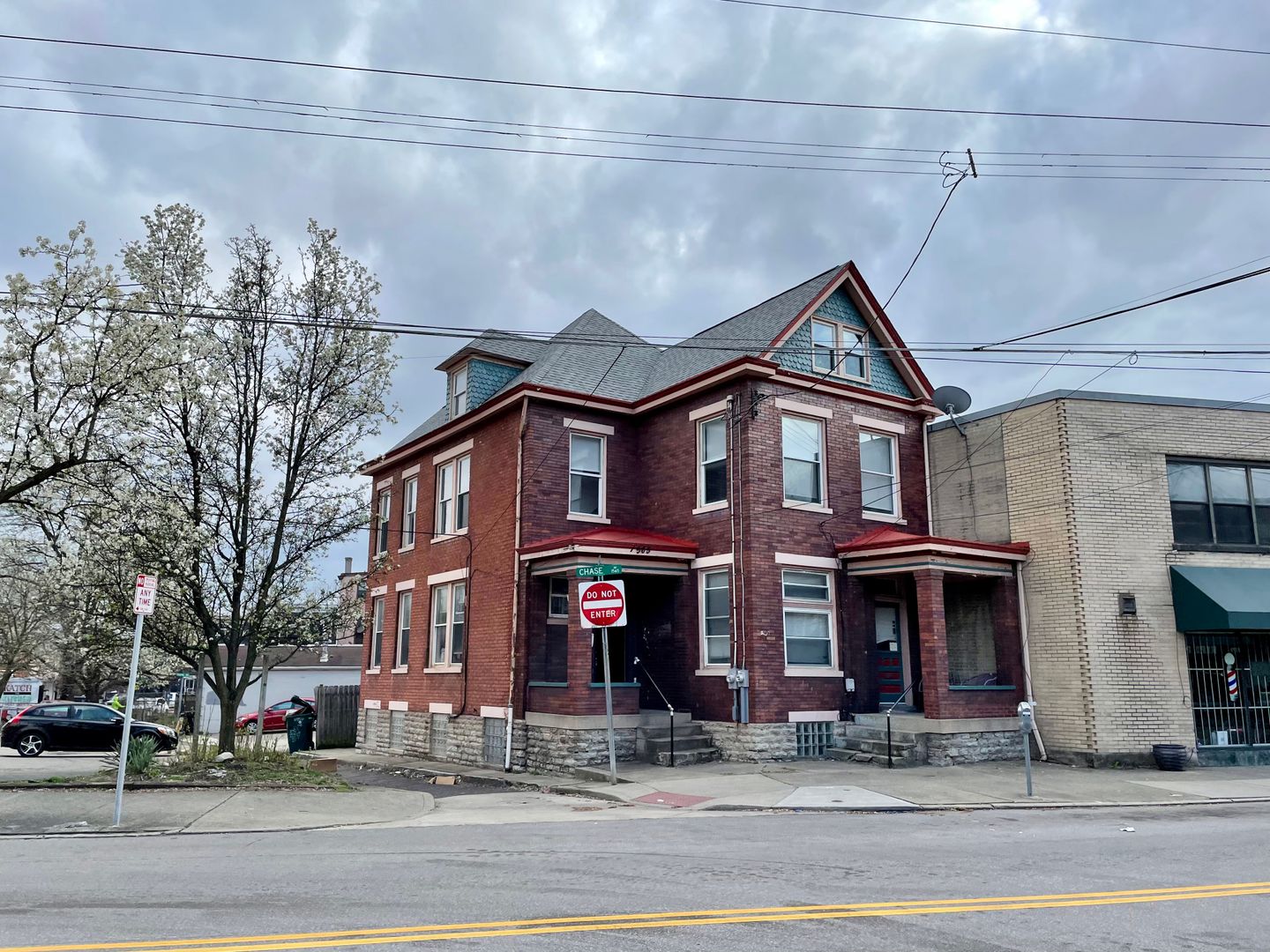 Cincinnati Apartment: 1565 Chase Ave.