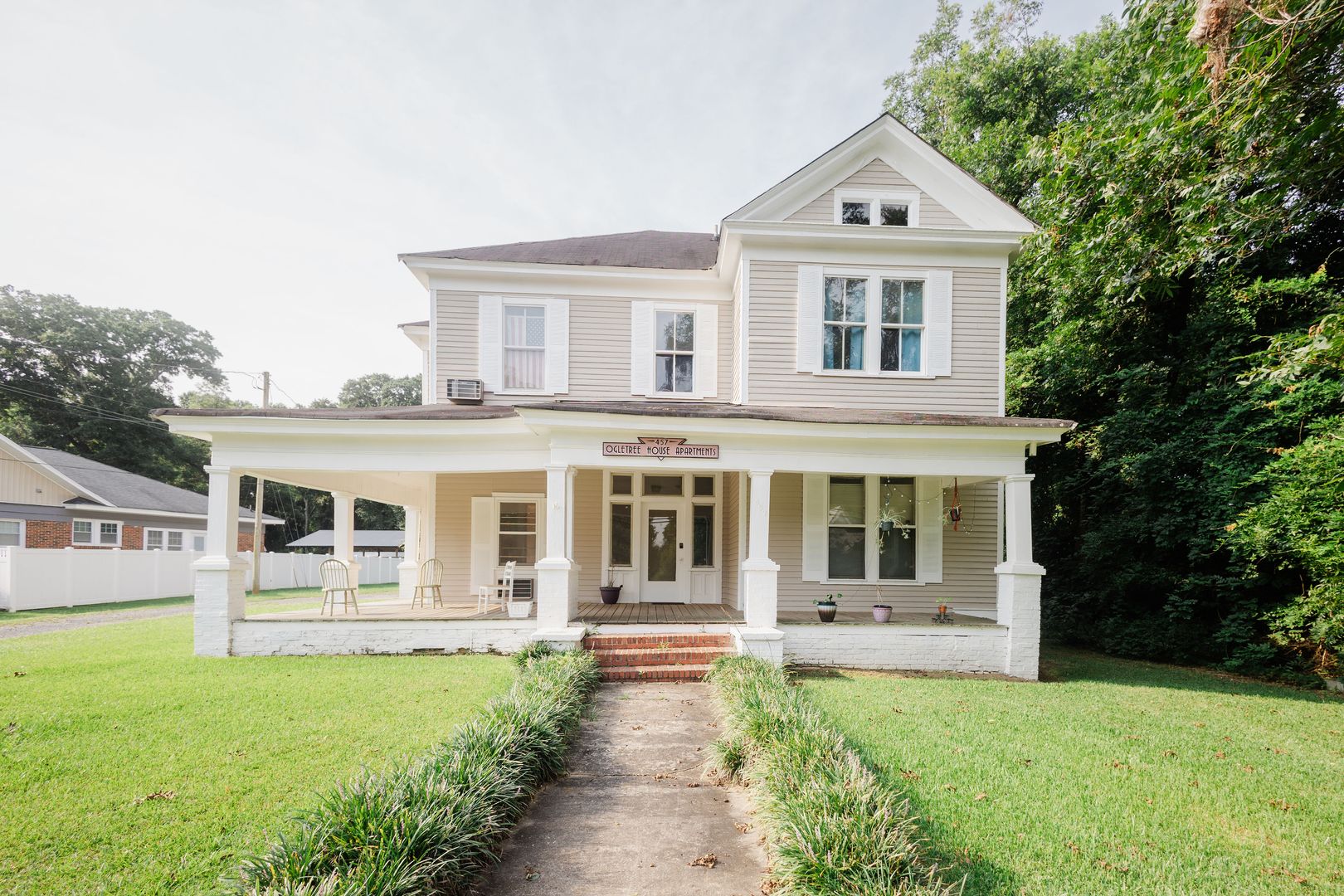 Barnesville Apartment: 457 Forsyth Street