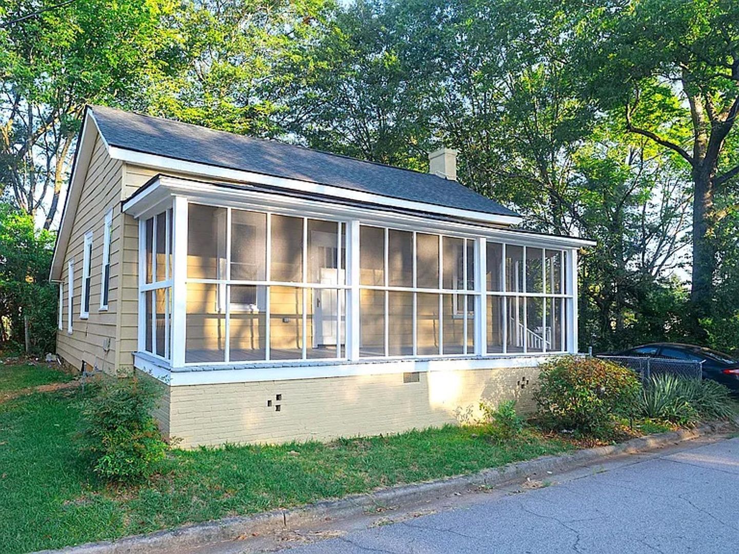 Griffin House: 321 N 10th St