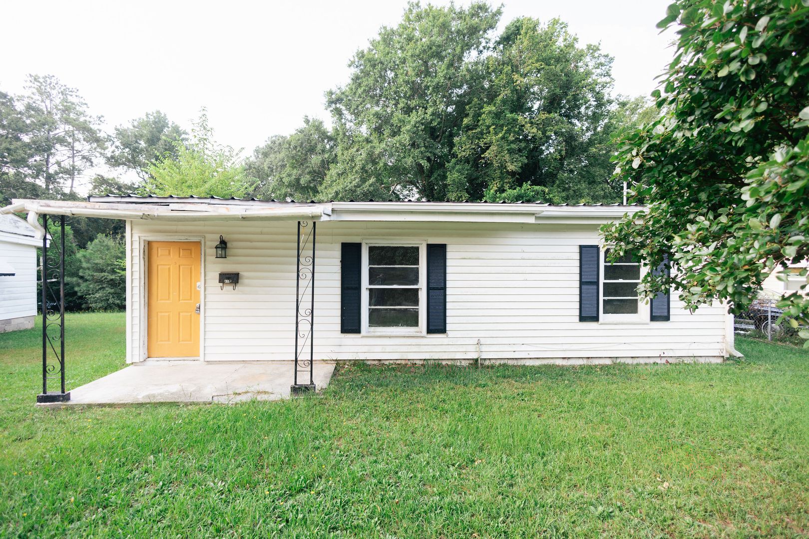 Macon House: 4170 Palace Ave
