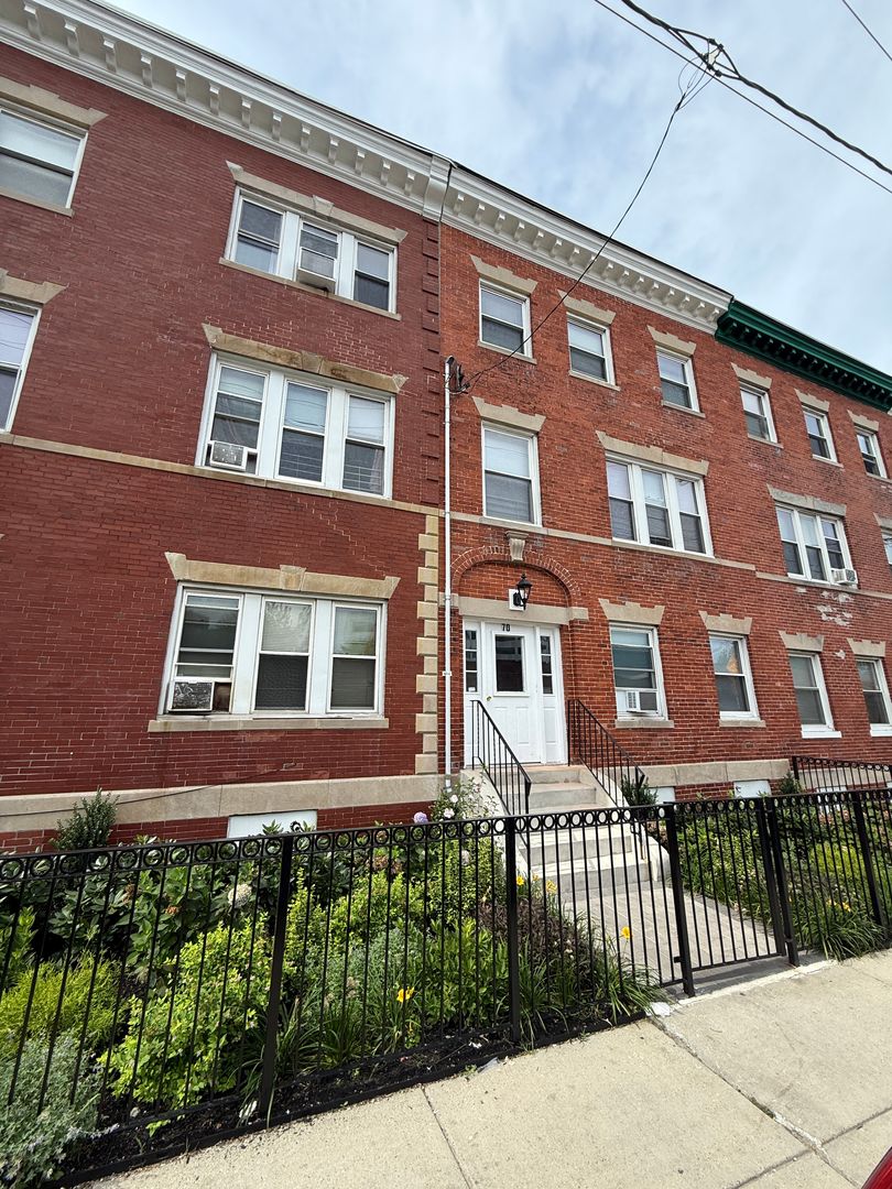 Boston Apartment: 70 Bragdon Street