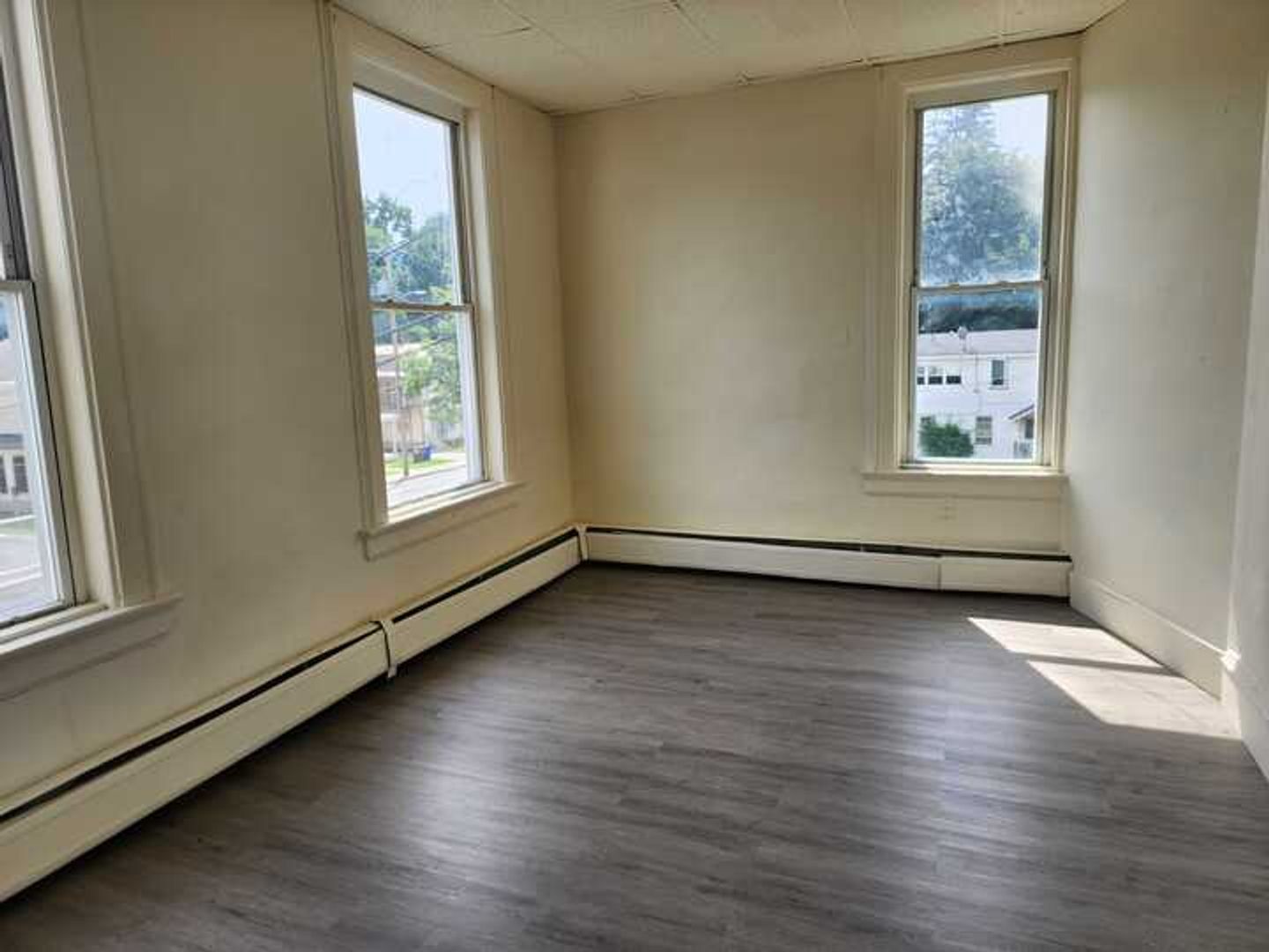 Bennington Apartment: 324 Pleasant Street