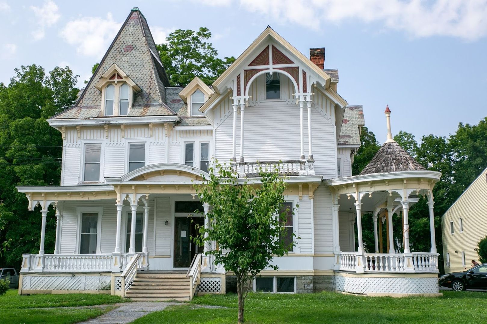 Bennington Apartment: 324 Pleasant Street