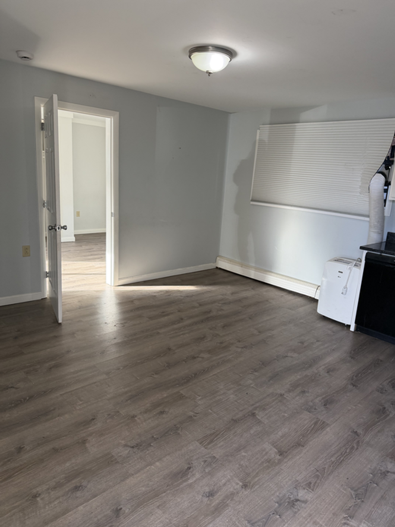 Springfield Apartment: 2 Linhale Drive