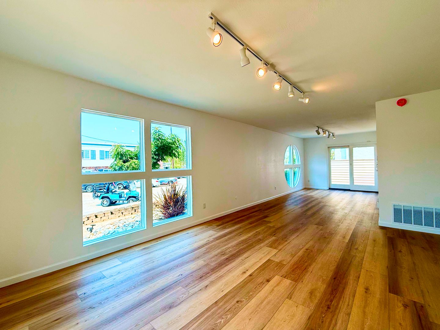 La Jolla House: 7585 Eads Ave.