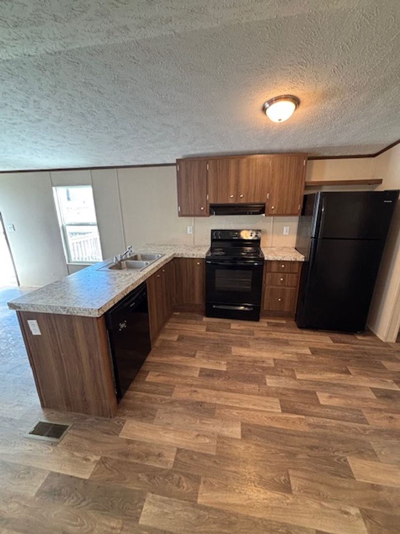 Muncie Apartment: 5600 W. Kilgore Avenue