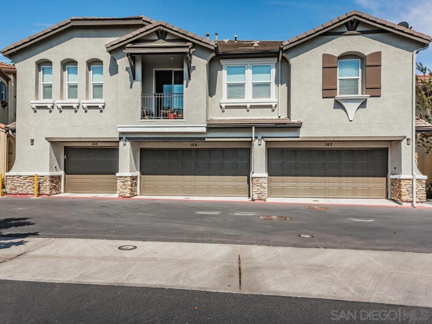 San Diego Townhome: 425 South Meadowbrook Drive, 144