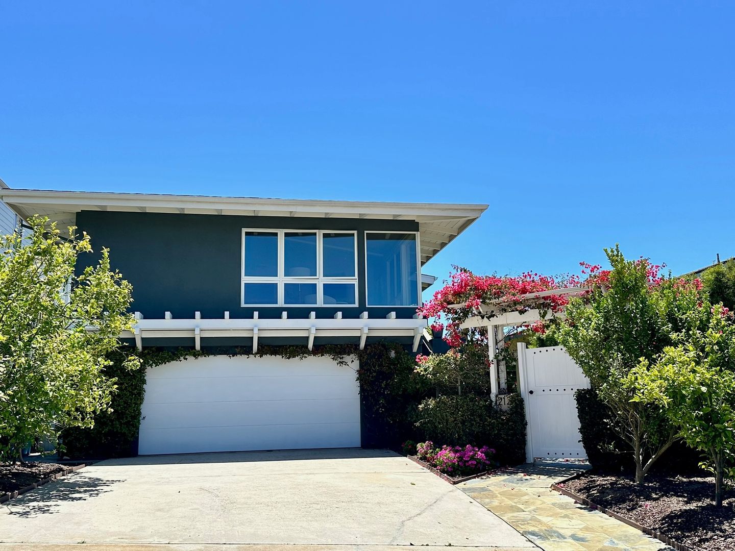 Del Mar House: 2123 De Mayo Road