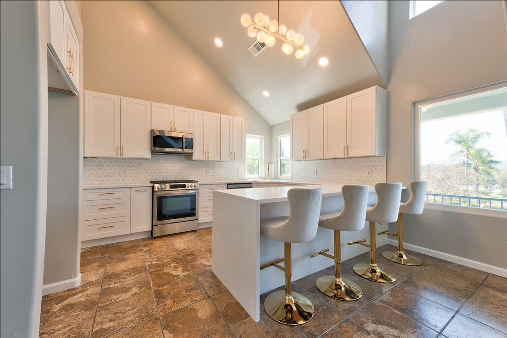 Escondido House: 880 La Terraza Blvd, Unit 1