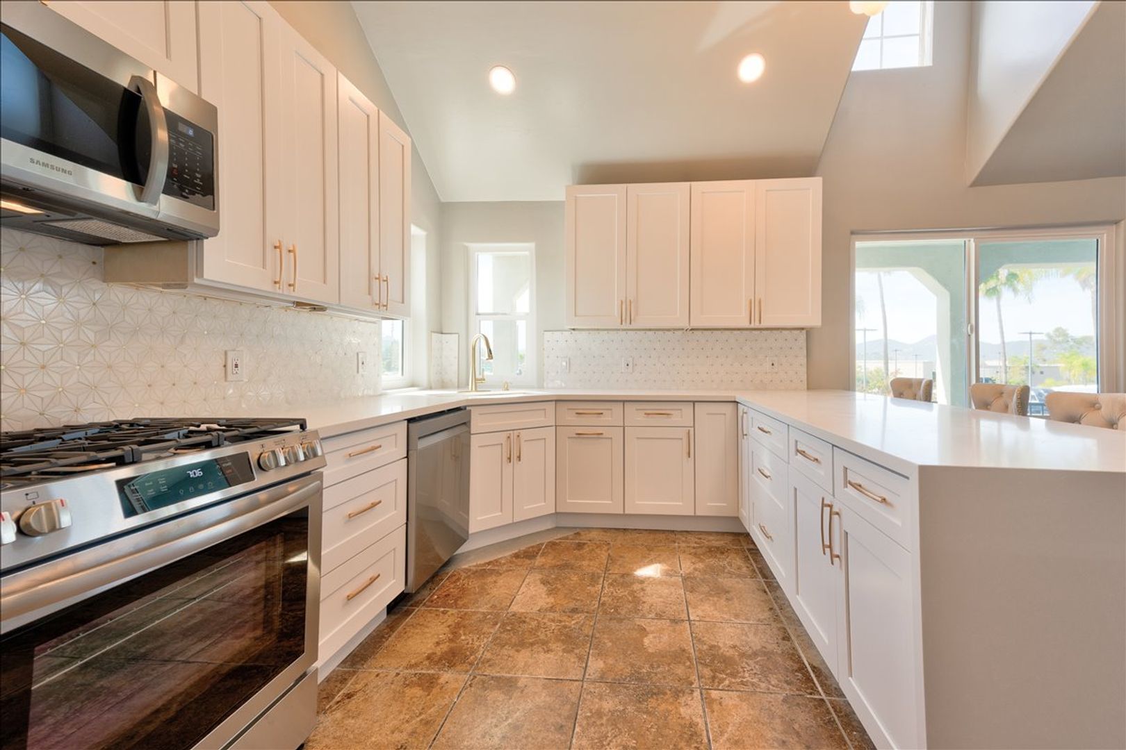 Escondido House: 880 La Terraza Blvd, Unit 1