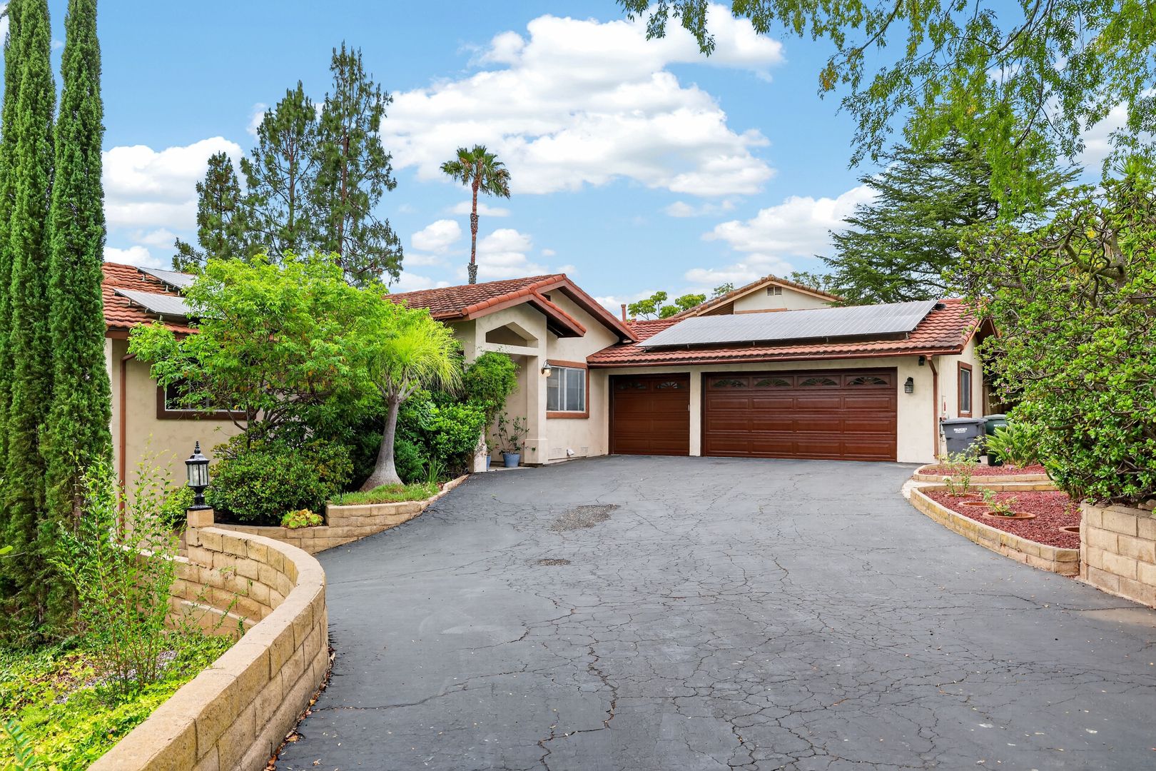 Poway House: 13660 Acorn Patch Ln