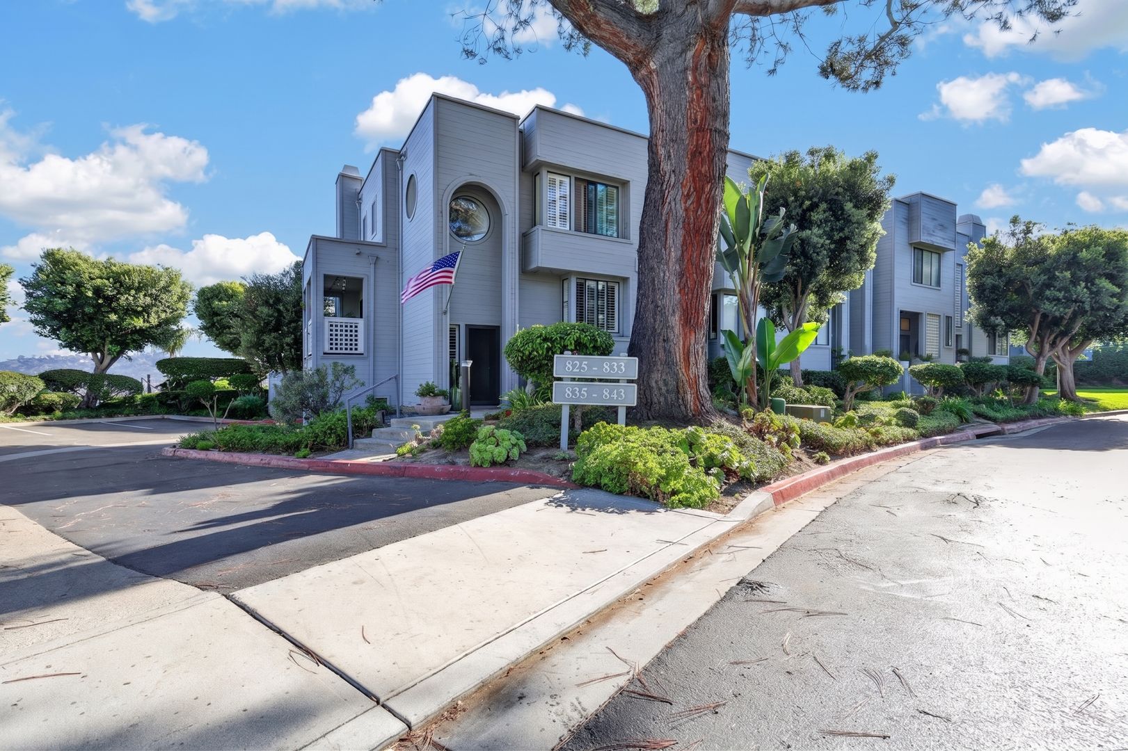 Del Mar Townhome: 841 America Way