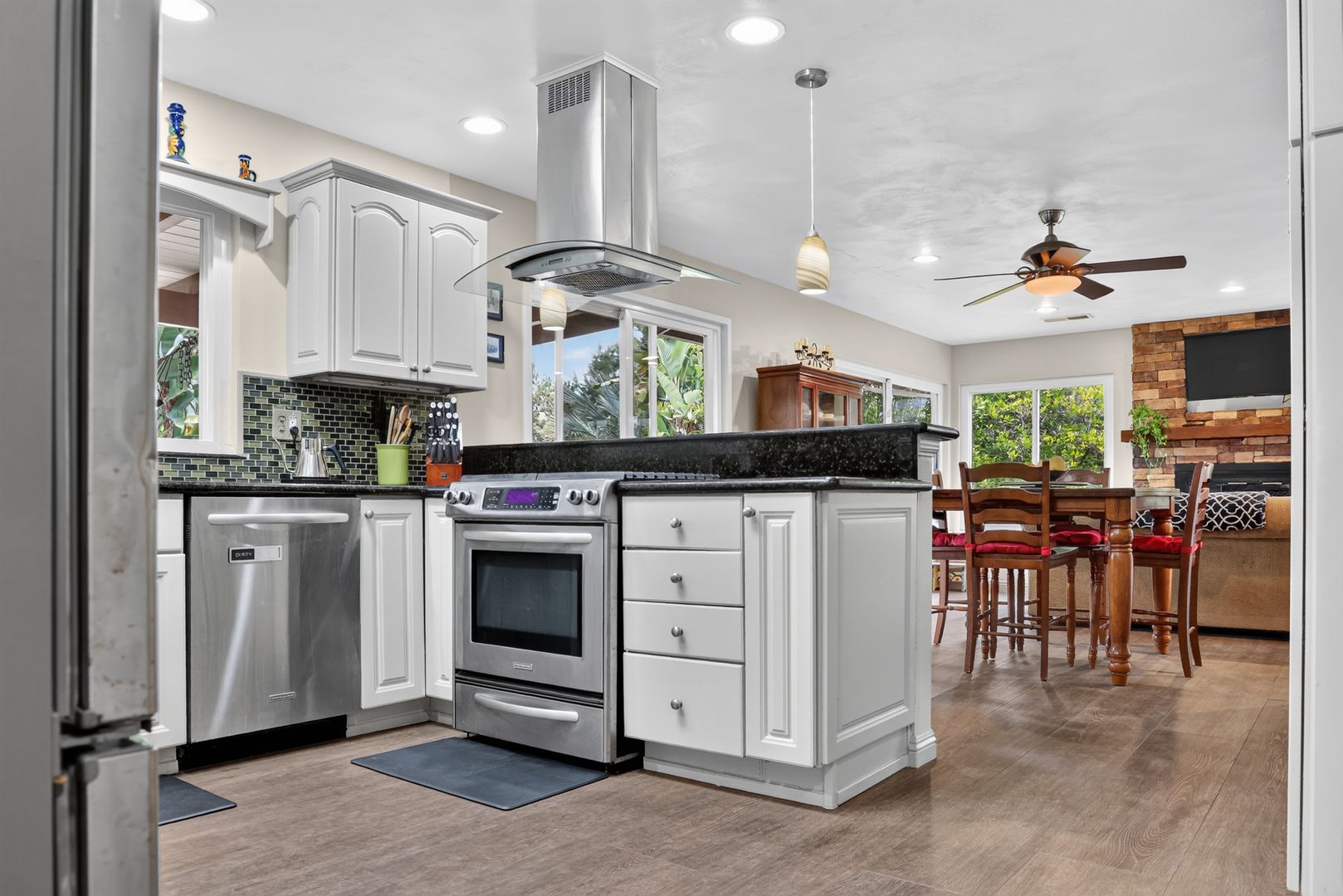 Poway House: 13660 Acorn Patch Ln