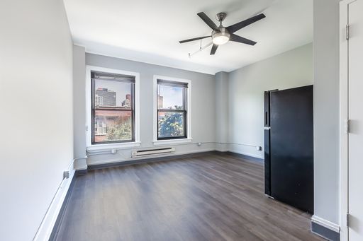 Renovated Hyde Park Studio! – photo 1