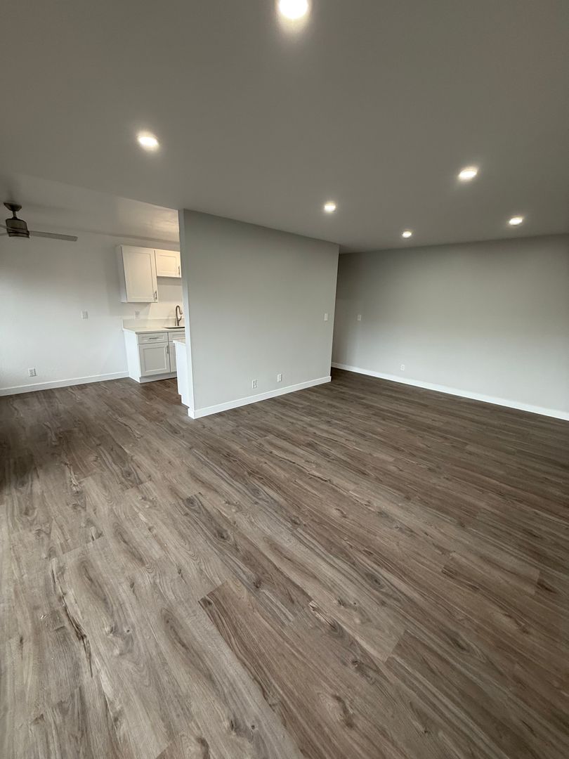 Tustin Apartment: 16561 Alliance Garden