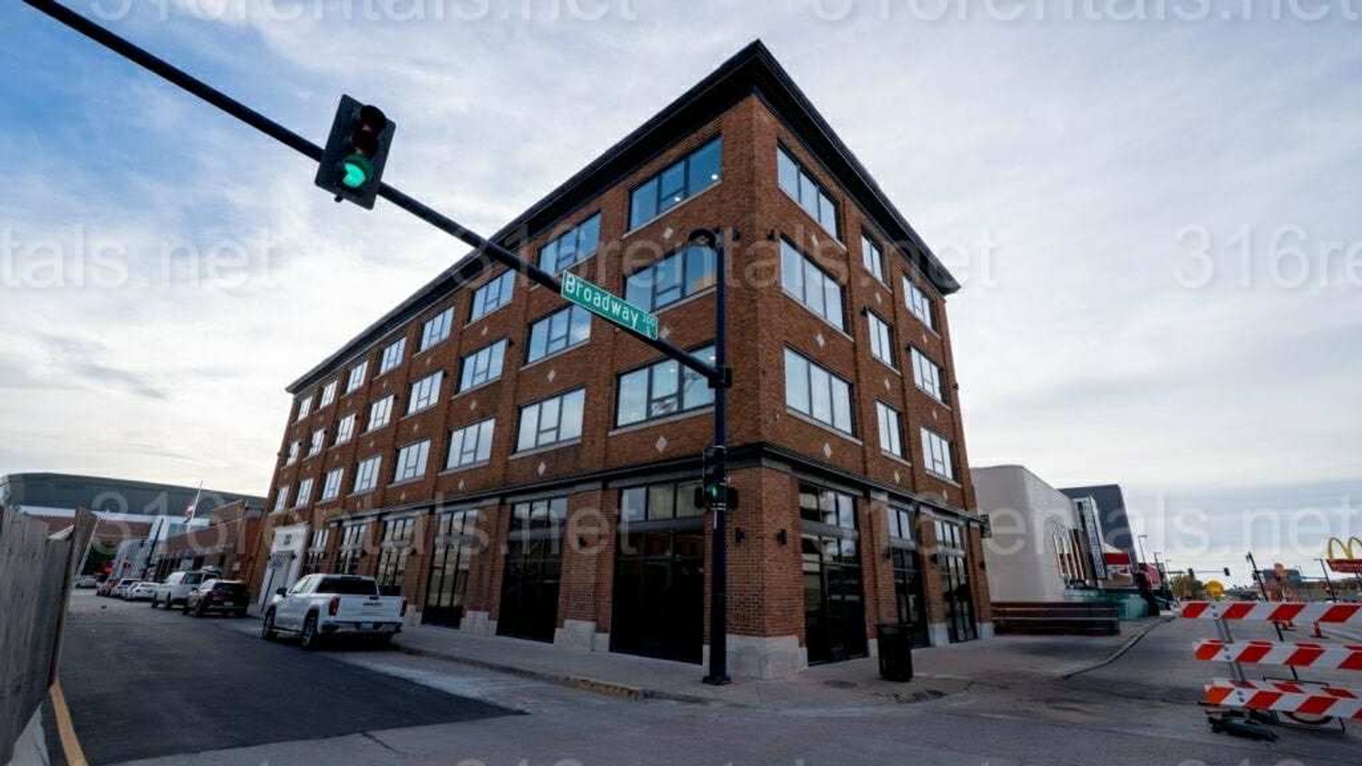 Wichita Apartment: 333 N English St