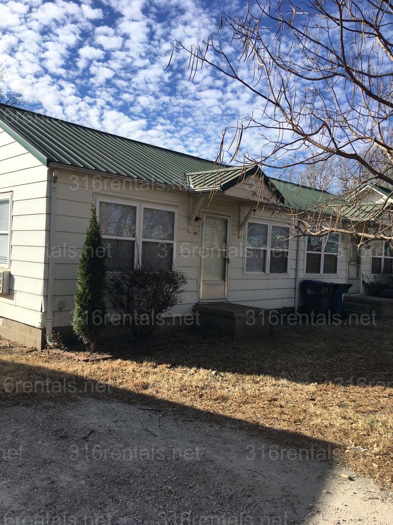 Newton Apartment: 419 SW 3rd St - 419