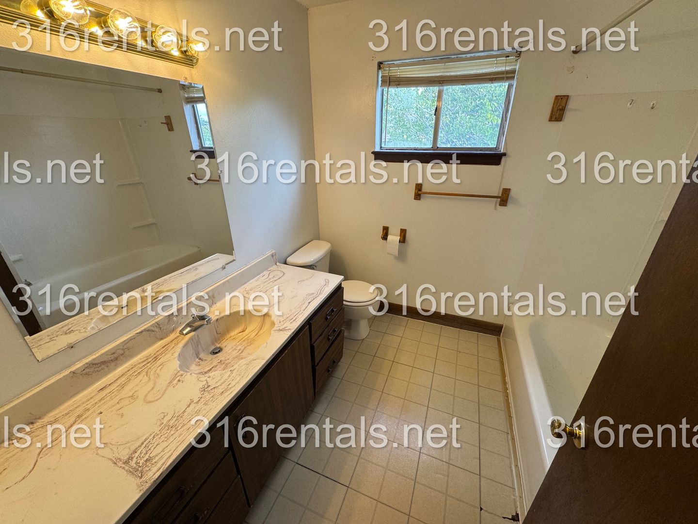 Newton Townhome: 733 Westhaven Dr