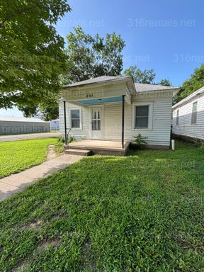 Two bed one bath house available now! – photo 1