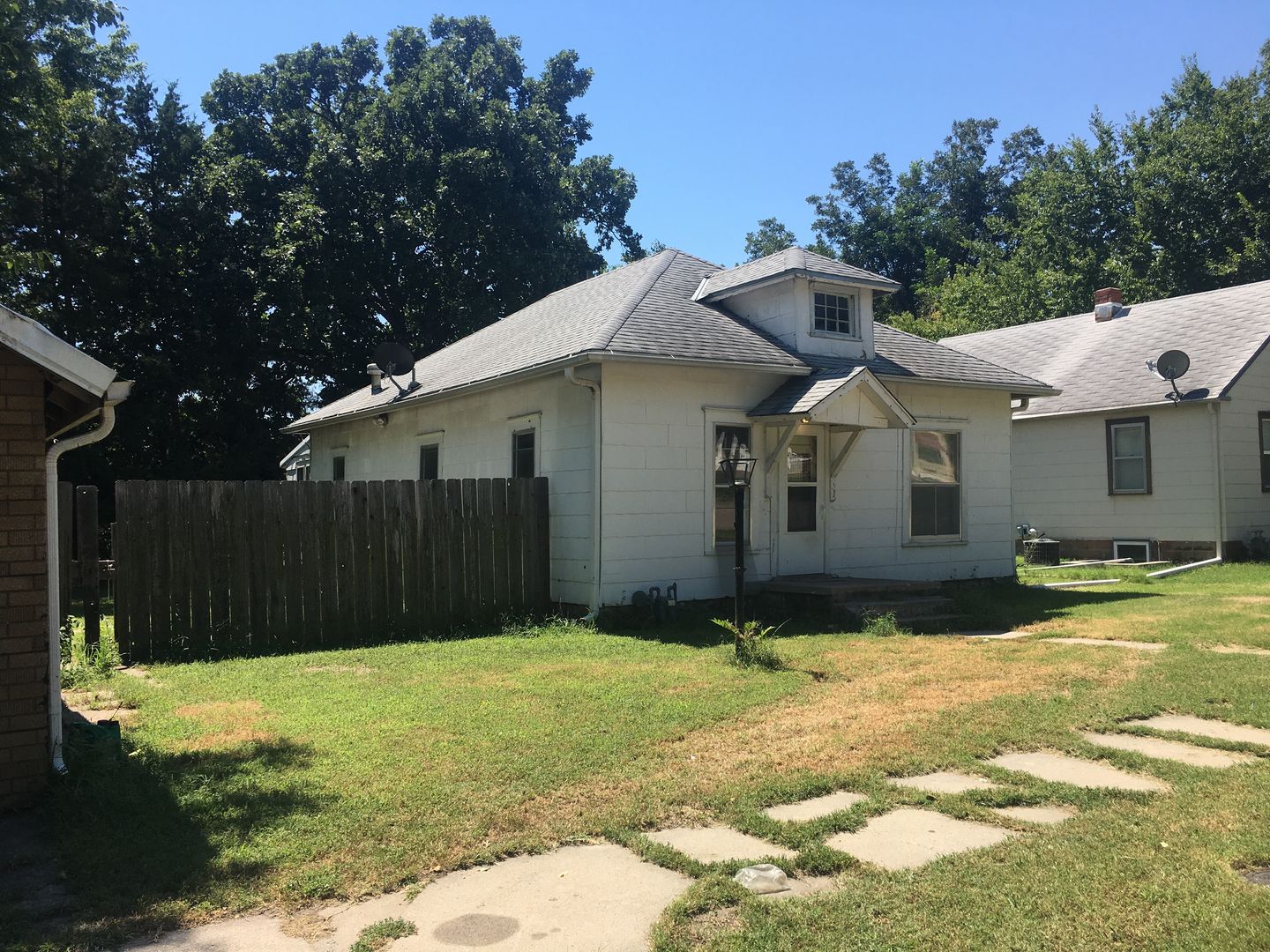 Newton House: 617 E 9th