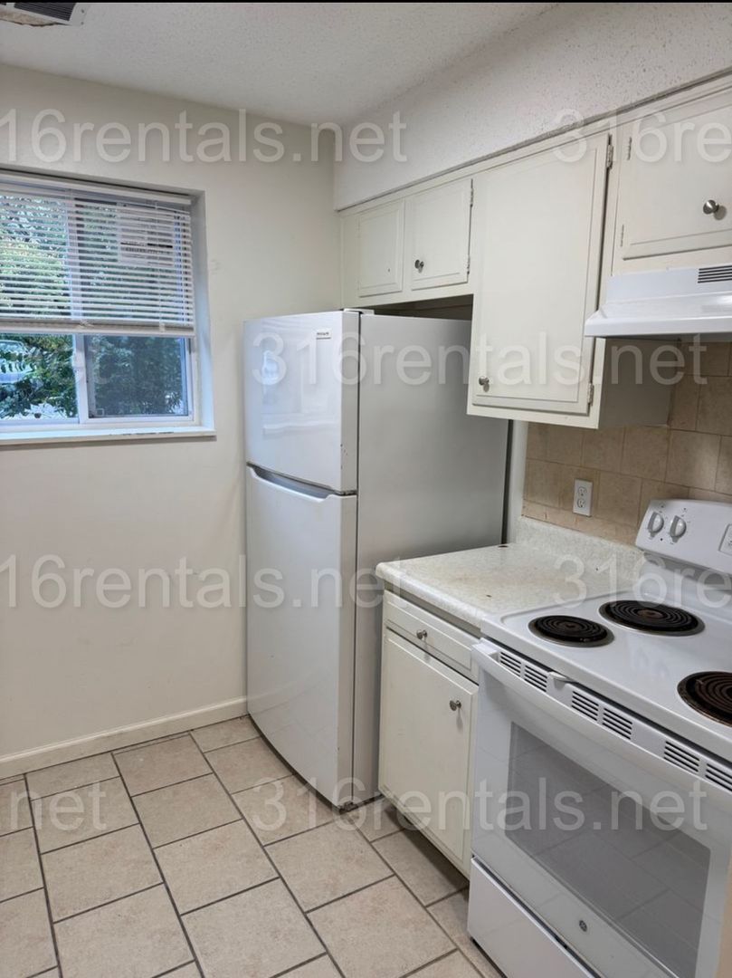 El Dorado Apartment: 1920 W Towanda