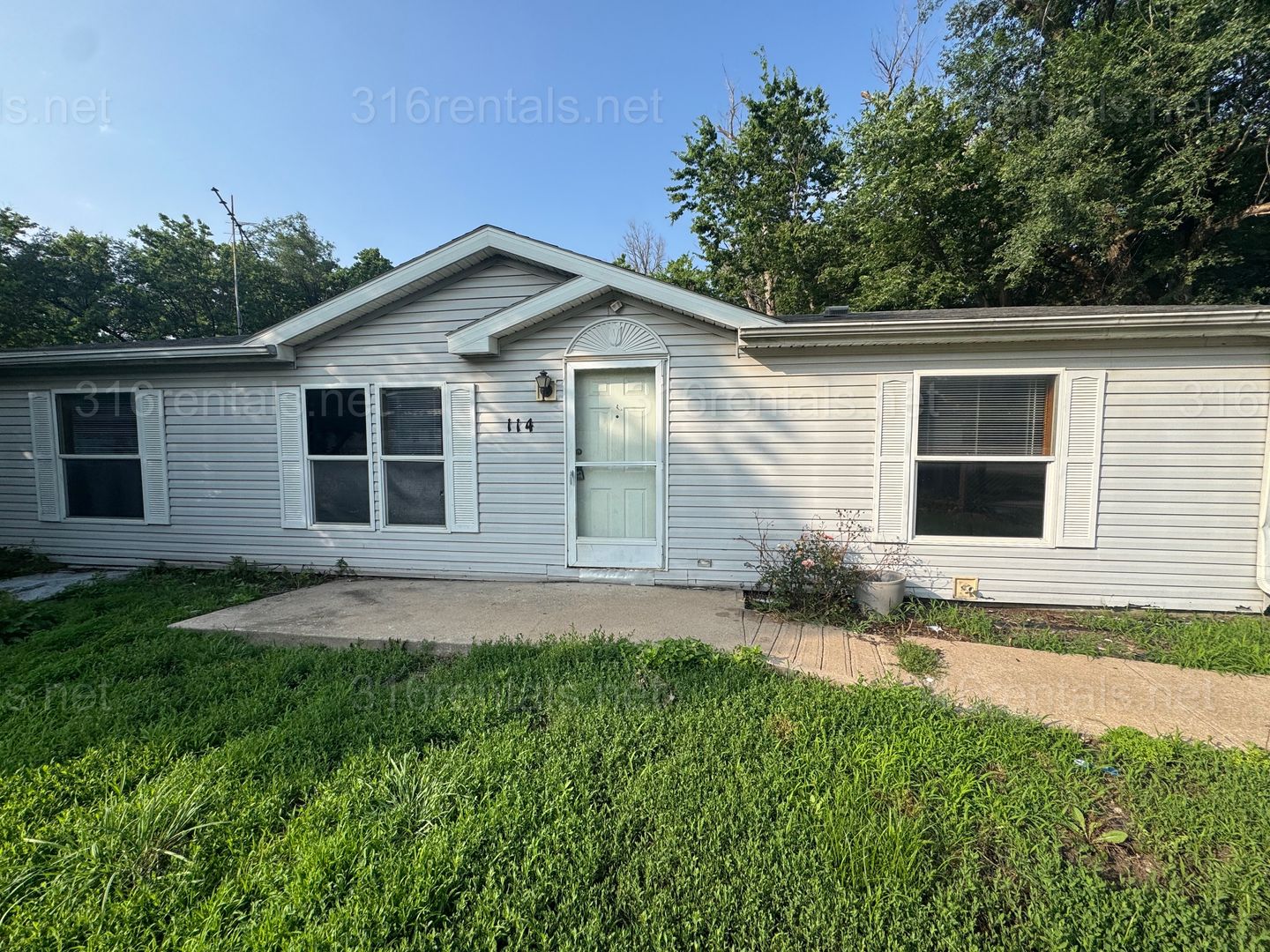 Walton House: 114 Blaine St