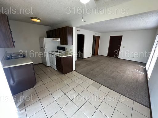 $750 - 2 bed 1 bath - Second floor Apartment – photo 1