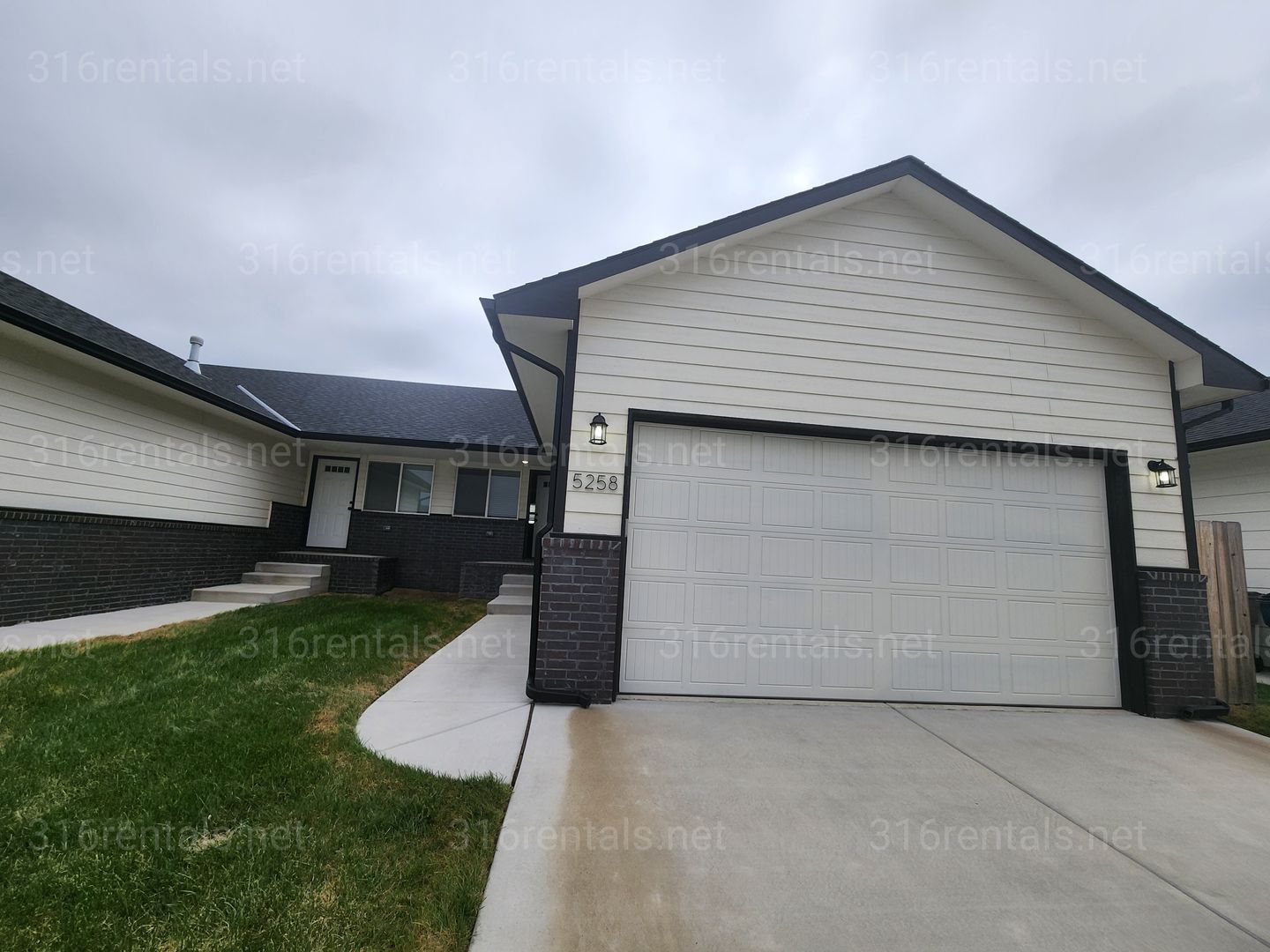 Wichita Apartment: 5258 N Plumthicket St