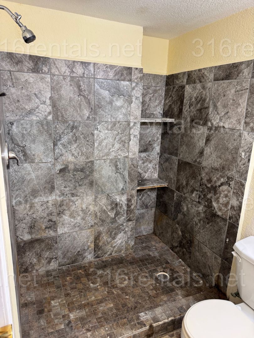 El Dorado Apartment: 924 N Topeka