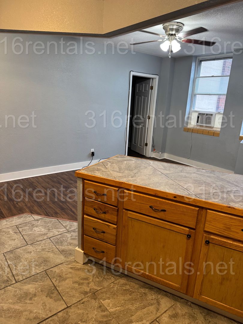 El Dorado Apartment: 924 N Topeka