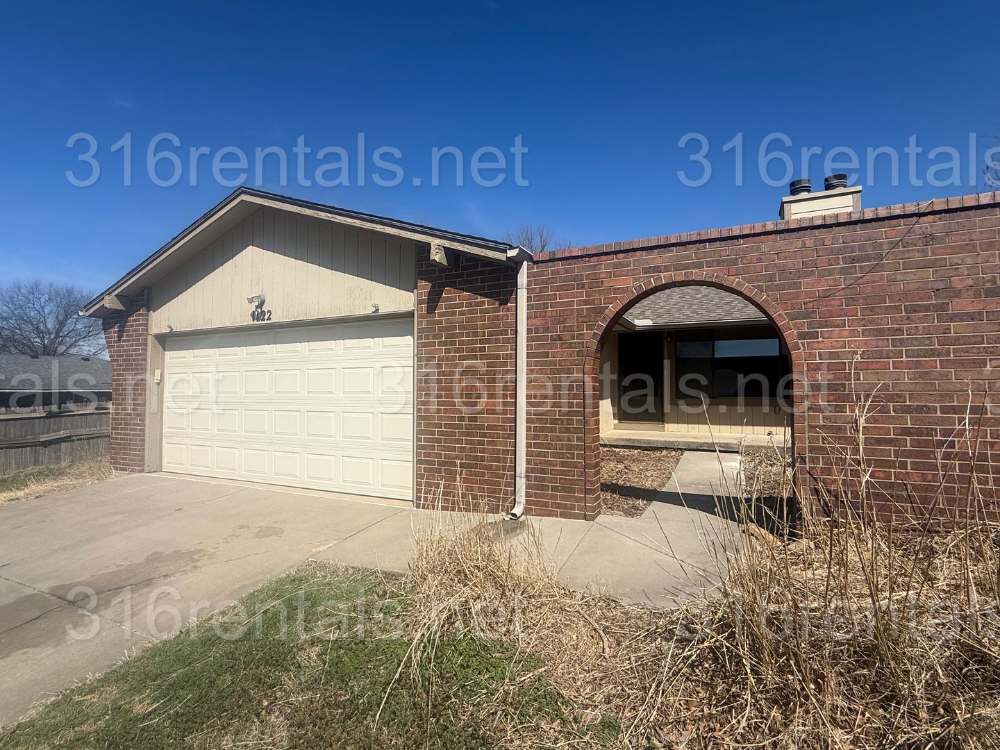 Wichita Apartment: 1122-1124 S Laurel