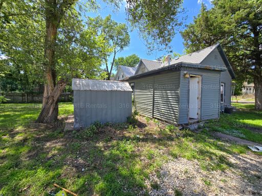 $875 - 2 bed 1 bath - Single Family Home