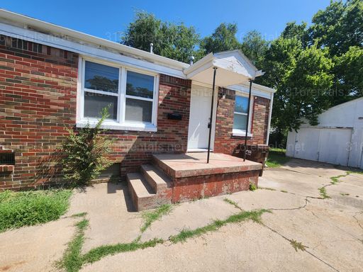$695 - 1 bed 1 bath - Duplex – photo 1