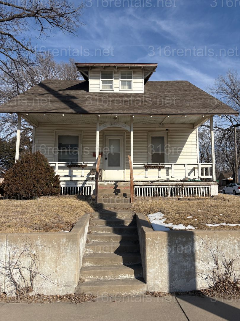 Newton House: 600 W 1st