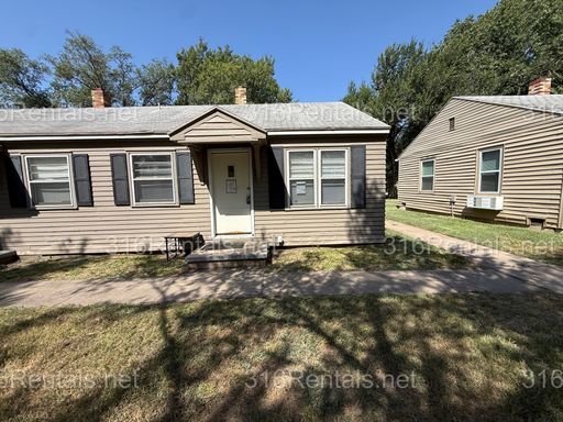 $560 - 1 bed 1 bath Duplex – photo 1