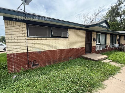 $699 - 2 bed 1 bath - Duplex – photo 1