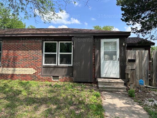 $950 - 2 bedroom / 2 bathroom - Spacious Duplex – photo 1