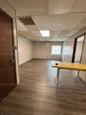 One bed one bath downtown apartment available now!