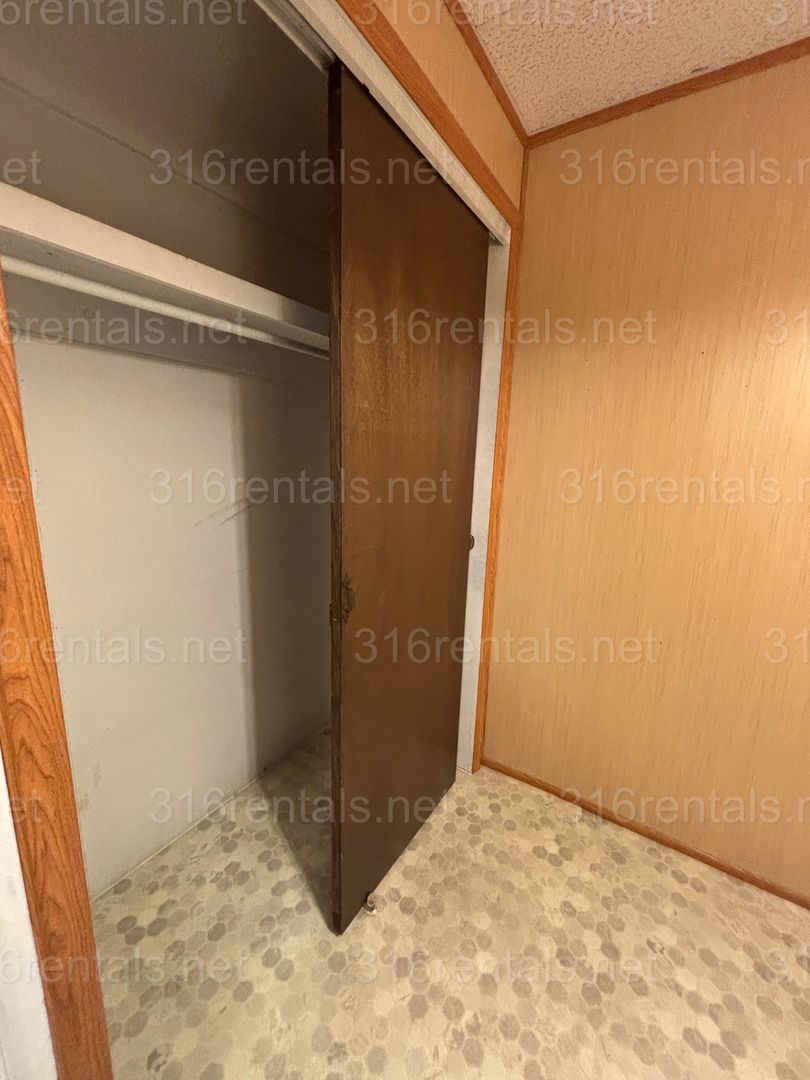 El Dorado Apartment: 300 S Main St