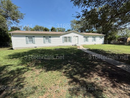 $1695 - **COMING SOON** 4 bedroom / 2 bathroom - Haysville Single Family Home