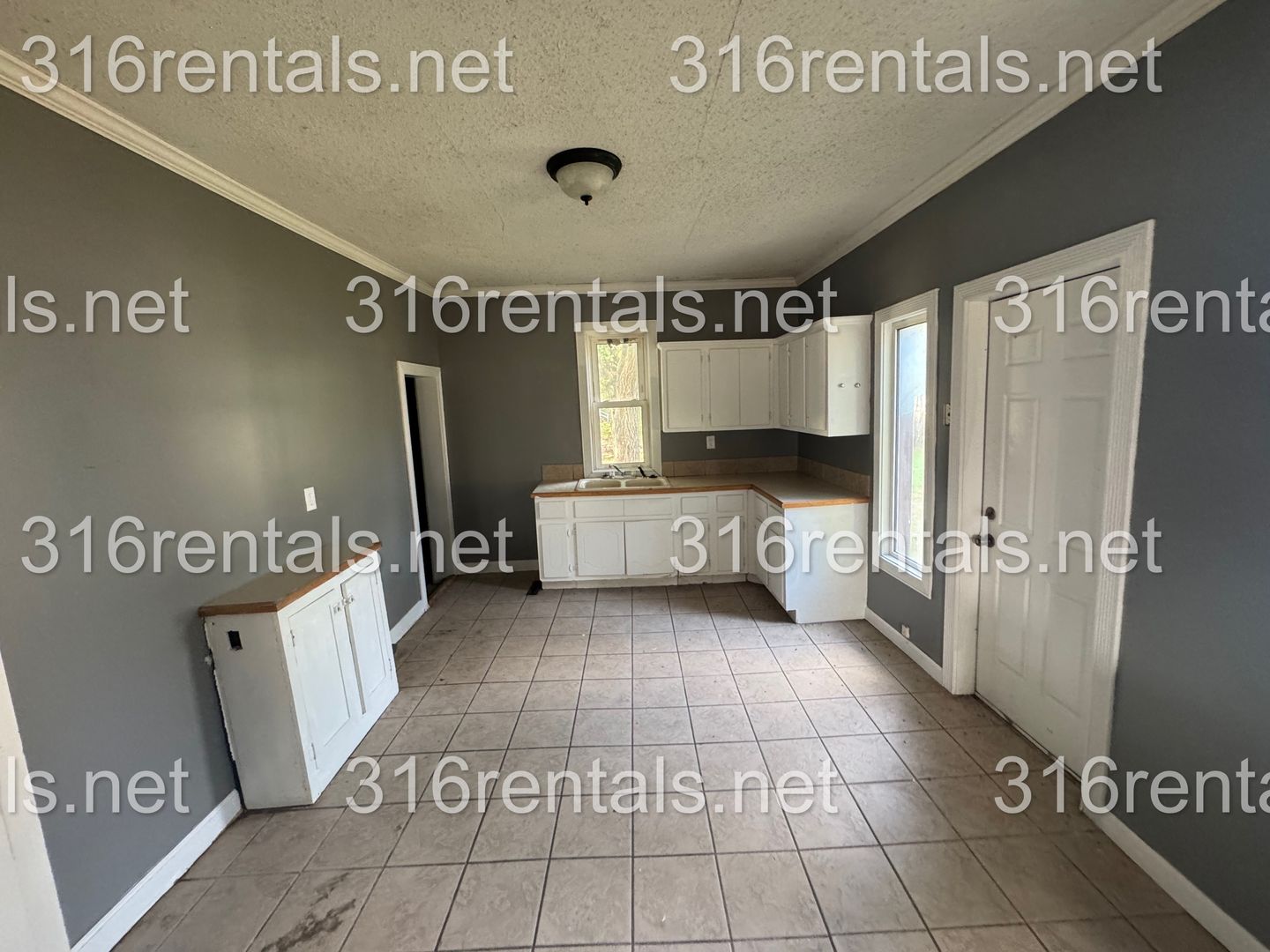 $950 - 2 bed 1 bath - Single Family Home