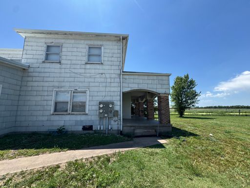 2 Bed 1 Bath Rental at 1101 E Hoch - 4, Moundridge, KS
