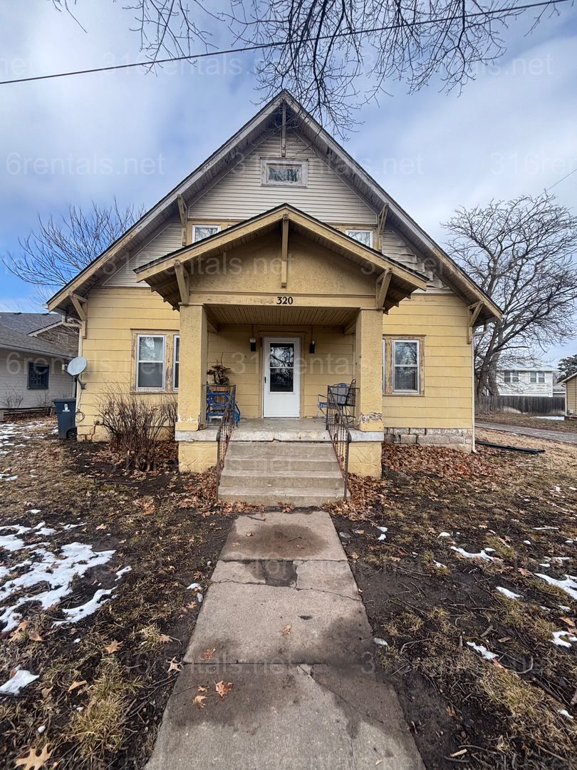 El Dorado Apartment: 320 W 2nd Apartments