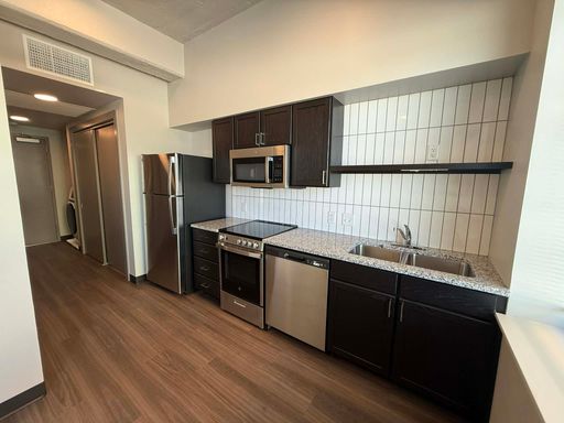 $815 - 1 Bedroom *MOVE IN SPECIAL - FIRST FULL MONTH RENT FREE* – photo 1