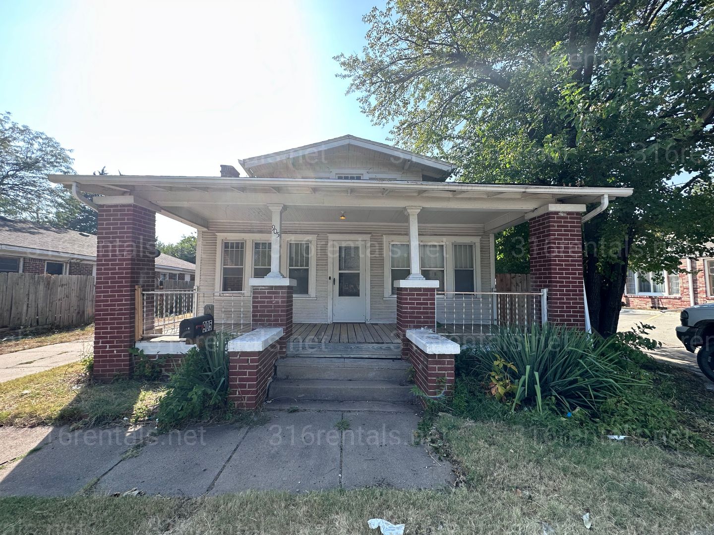 Wichita House: 905 N Oliver Ave